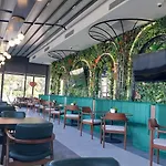 Alice Hotel *