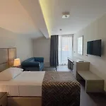 Hotel Alice *