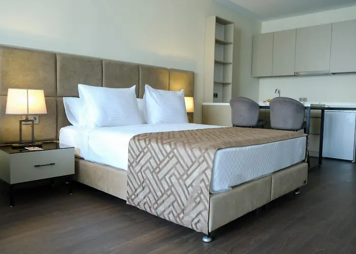 Alice Hotel *