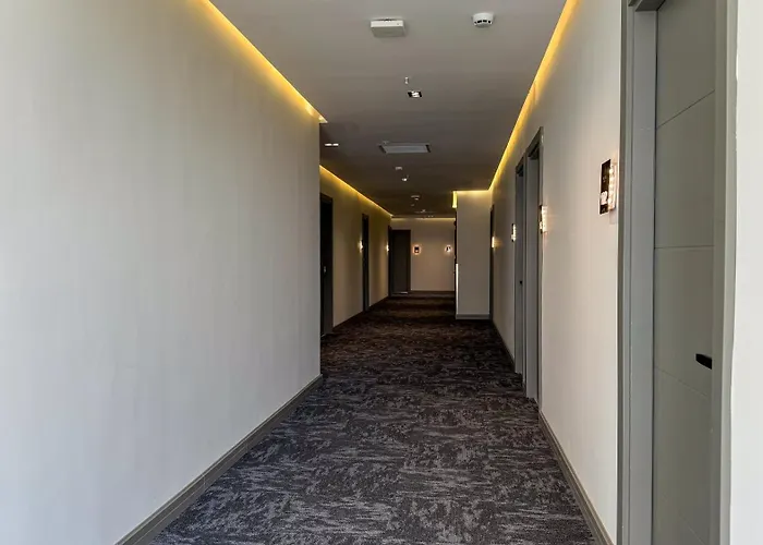 Alice Hotel *